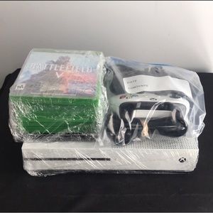 Xbox one S with 2 controllers and 7 games